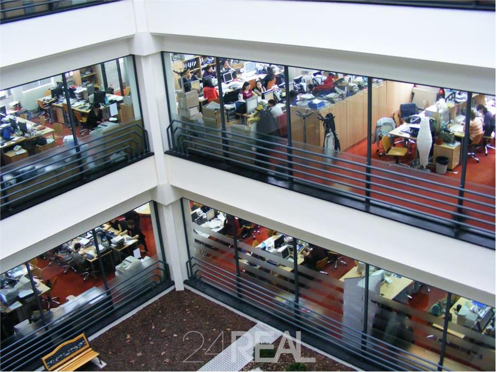 Matrix Office Building 300-1800 mp spatii birouri in Piata Unirii