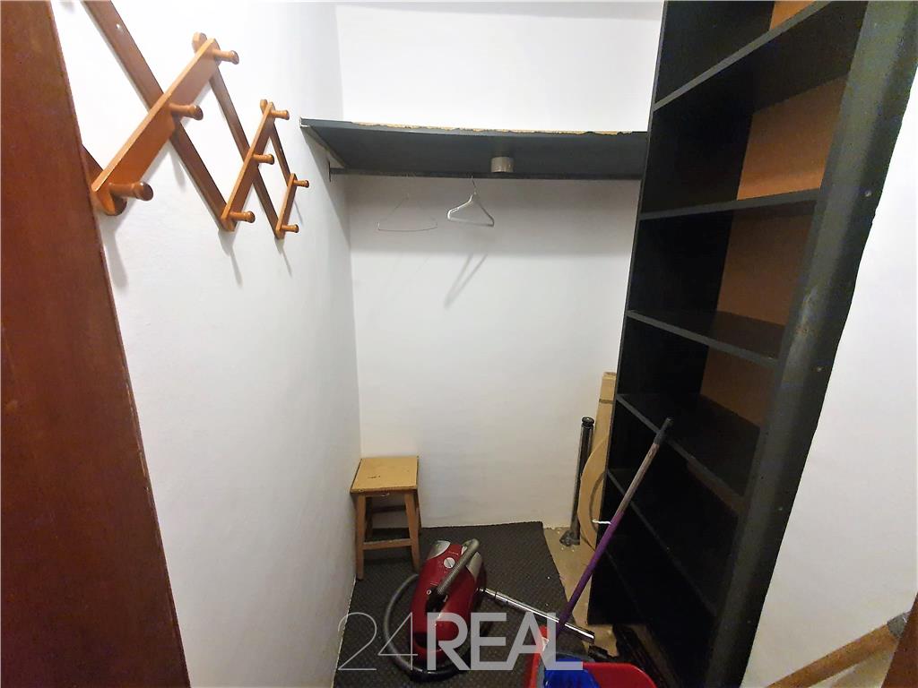 Vanzare  Apartament de 3 camere (transformat din 4) Emil Racovita